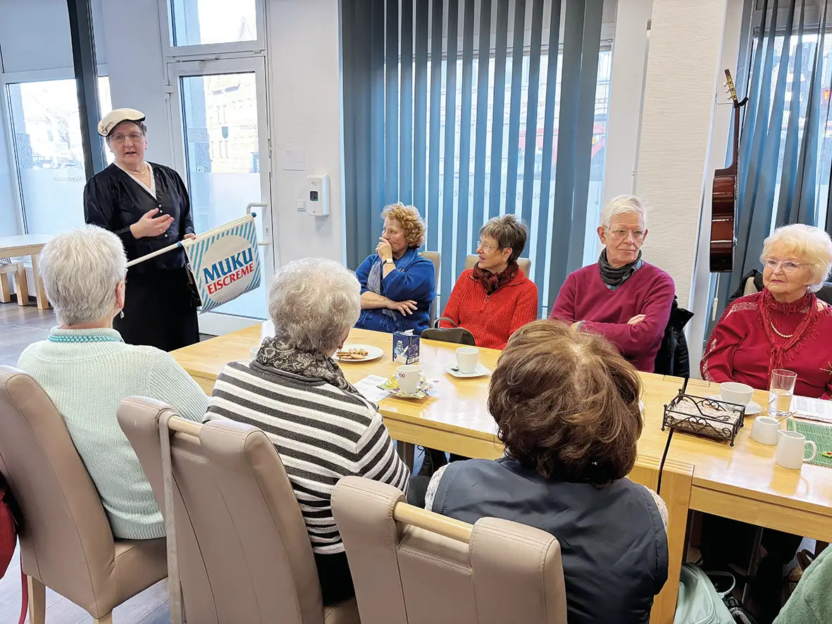 22 Elfriede Graf-Kostümvortrag RZ